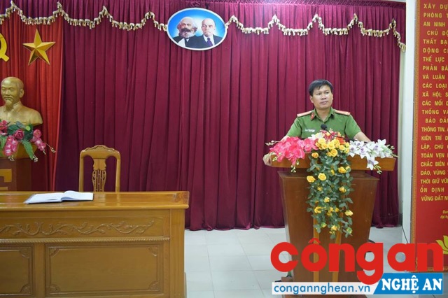 Đồng chí Trung tá Đoàn Nam Trung - Phó trưởng Công an huyện Anh Sơn phát biểu kêu gọi toàn thể CBCS cùng tham gia chương trình