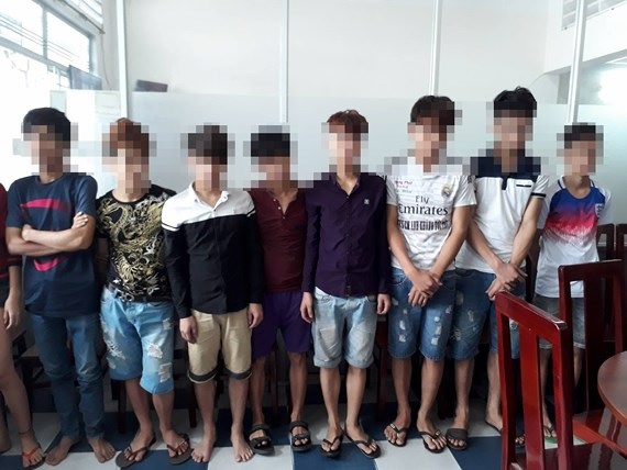 Nhóm thanh thiếu niên dùng hung khí đánh hội đồng khiến một người tử vong tại quận Tân Phú.