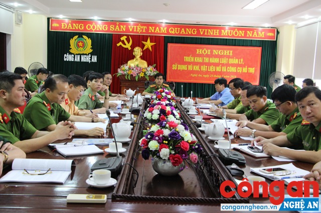 Tại điểm cầu Nghệ An, đồng chí Đại tá Nguyễn Đức Hải, Phó Giám đốc Công an tỉnh chủ trì Hội nghị.