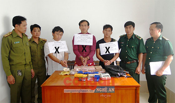 3 đối tượng (X) cùng tang vật 18 bánh hêrôin và 12.000 viên ma túy tổng hợp trong Chuyên án 347Lv - Chuyên án của sự phối hợp Việt - Lào (tháng 9/2015)