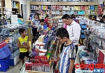 Nhộn nhịp thị trường sách giáo khoa và đồ dùng học tập trước thềm năm học mới