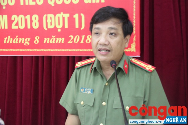 Đồng chí Đại tá Hồ Văn Tứ, Phó Giám đốc Công an tỉnh dự và chỉ đạo lớp tập huấn