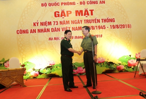 Bộ trưởng Tô Lâm cùng Bộ trưởng Ngô Xuân Lịch tại buổi gặp mặt.
