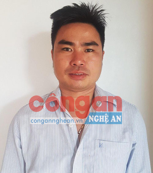 Đối tượng Nguyễn Văn Tuấn cầm đầu đường dây đánh bạc bằng hình thức cá độ bóng đá qua mạng