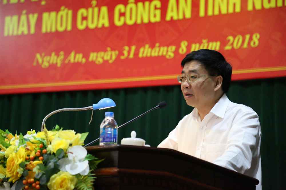 Đồng chí Nguyễn Văn Thông PBT Tỉnh ủy Nghệ An phát biểu tại buổi lễ