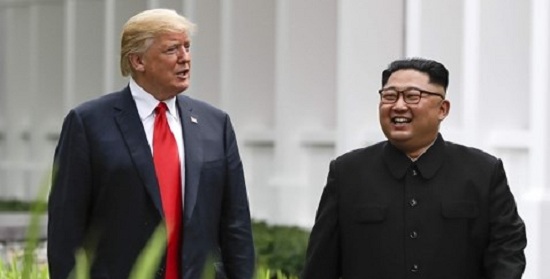 Tổng thống Mỹ Donald Trump và Nhà lãnh đạo Triều Tiên có cuộc gặp lịch sử tại Singapore. Ảnh: AP