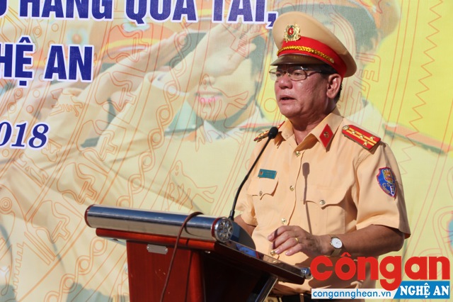 Đại tá Cao Minh Phượng, Trưởng Phòng CSGT phát biểu nhận nhiệm vụ