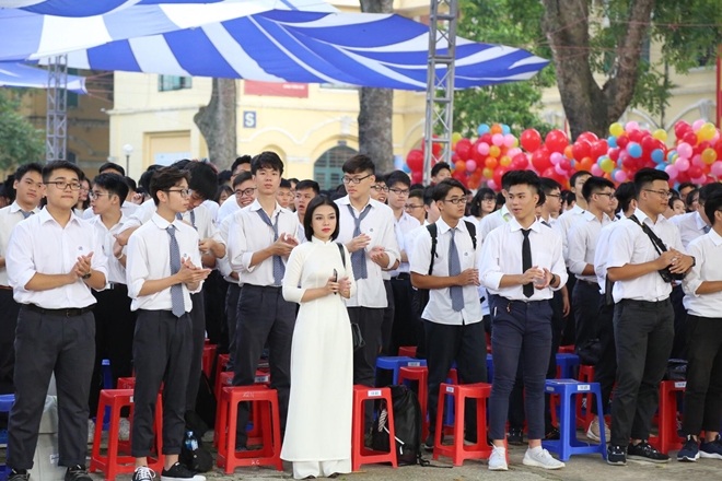 Học sinh Trường THPT Chu Văn An trong ngày khai giảng.
