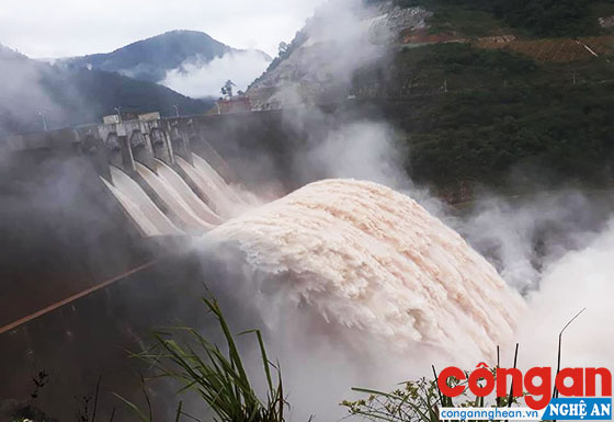 Cuối tháng 8/2018, Thủy điện Bản Vẽ xả lũ cực lớn với lưu lượng 4.263 m3/s, gây ngập lụt nghiêm trọng tại các huyện Tương Dương, Anh Sơn, Con Cuông