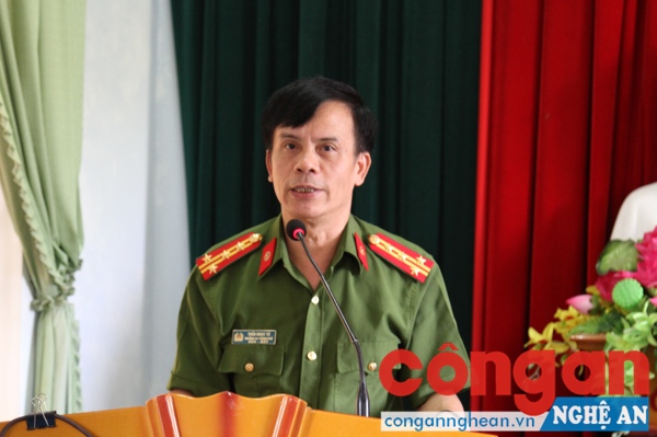 Đồng chí Đại tá Trần Ngọc Tú, Trưởng Công an TP Vinh phát biểu tại Hội nghị