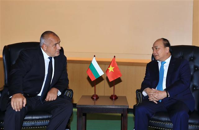 Thủ tướng Nguyễn Xuân Phúc và Tổng thống Bulgaria Rumen Radev - Ảnh: VGP/Quang Hiếu