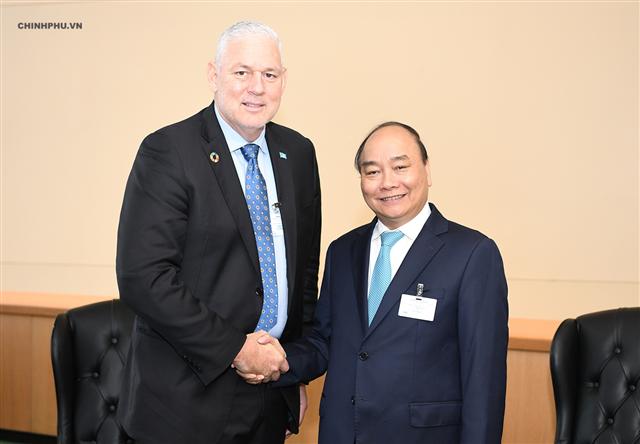 Thủ tướng Nguyễn Xuân Phúc và Thủ tướng Saint Lucia Allen Chastanet - Ảnh: VGP/Quang Hiếu