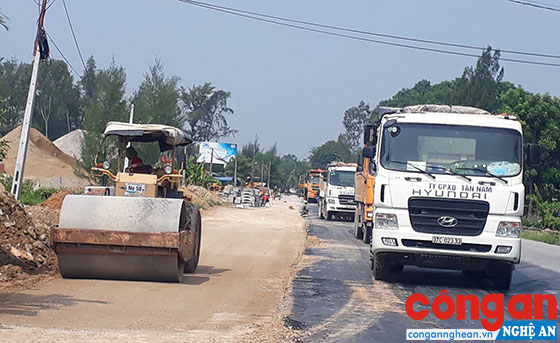 Thi công dự án mở rộng Quốc lộ 48E Quán Hành - Chợ Sơn đoạn qua xã Nghi Thịnh