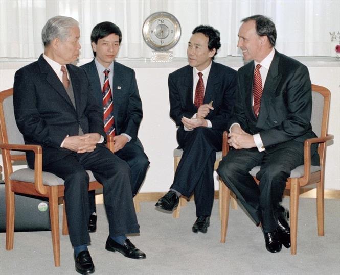 Tổng bí thư Đỗ Mười hội đàm với Thủ tướng Australia Paul Keating tại Văn phòng Thủ tướng (tháng 7/1995)