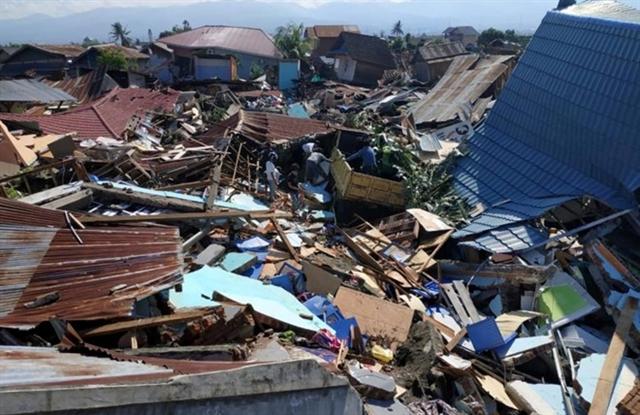 Hiện vẫn chưa có thống kê cụ thể nào về con số thiệt hại mà người dân và chính phủ Indonesia phải hứng chịu sau thảm họa kép kinh hoàng này. Straits Times ngày 1-10 cho biết ước tính đã có khoảng 1.200 người thiệt mạng sau thảm họa. Ảnh: Reuters