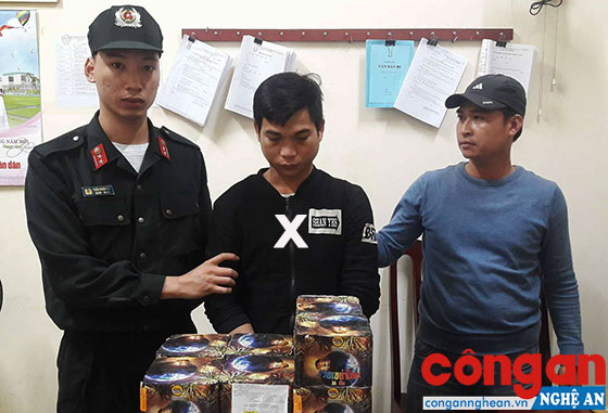 Đại đội CSCĐ bắt giữ đối tượng phạm pháp (X)