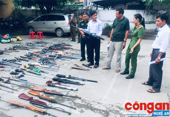 Công an huyện Đô Lương tiêu hủy vũ khí, vật liệu nổ, công cụ hỗ trợ