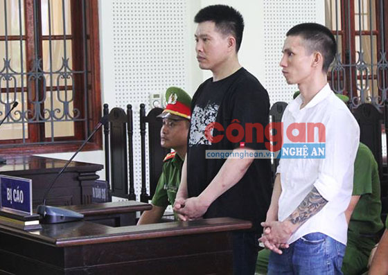 2 bị cáo Nguyễn Văn Đông và Nguyễn Hữu Trinh tại phiên tòa sơ thẩm