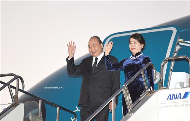 Thủ tướng Nguyễn Xuân Phúc, Phu nhân và Đoàn đại biểu cấp cao Việt Nam đã đến Thủ đô Tokyo, Nhật Bản. Ảnh: VGP/Quang Hiếu