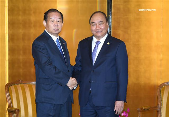 Thủ tướng tiếp Tổng Thư ký Đảng Dân chủ tự do Nhật Bản, Chủ tịch Liên minh Nghị sĩ hữu nghị Nhật-Việt Toshihiro Nikai. Ảnh: VGP/Quang Hiếu