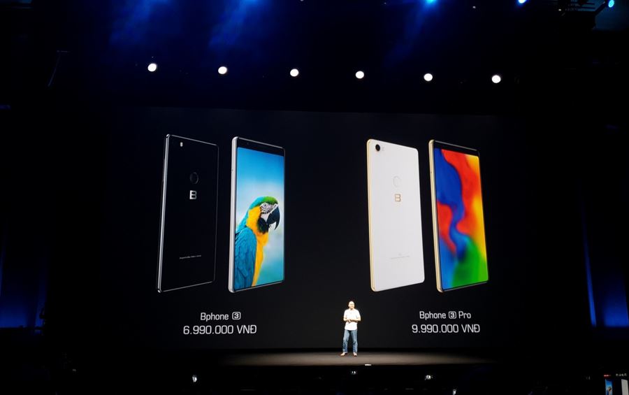 Bphone3 có hai phiên bản gồm Bphone3 tiêu chuẩn và Bphone3 Pro, cả hai đều có kích cỡ màn hình 6 inch. Chống nước tiêu chuẩn IP68 - tốt nhất hiện nay