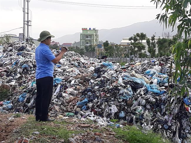 Bãi rác thải gần khu dân cư, gây ô nhiễm môi trường