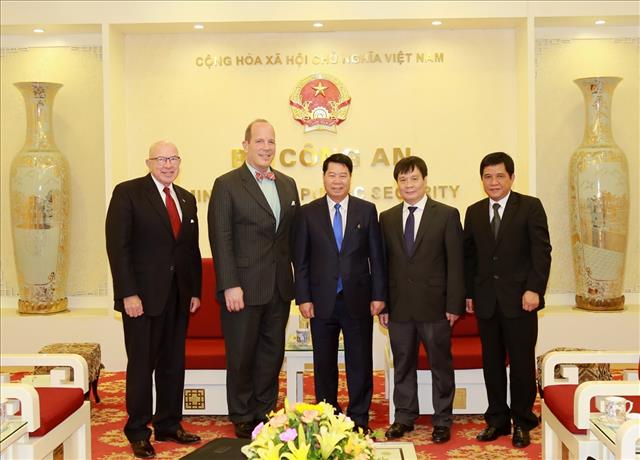 Thứ trưởng Bùi Văn Nam; Trợ lý Ngoại trưởng Hoa Kỳ Christopher Ford cùng các đại biểu.