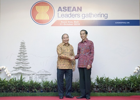 Thủ tướng Nguyễn Xuân Phúc và Tổng thống nước chủ nhà Indonesia Joko Widodo - Ảnh: VGP/Quang Hiếu