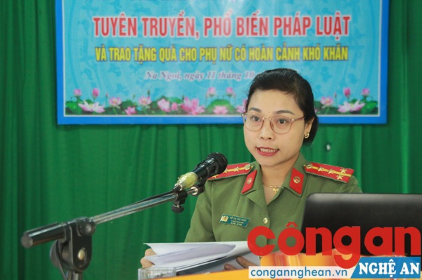 Đồng chí Đại úy Hồ Thị Thu Thủy - Phó chủ tịch Hội phụ nữ Công an tỉnh 