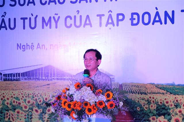 Đồng chí Đinh Viết Hồng - Phó Chủ tịch UBND tỉnh Nghệ An đánh giá cao chiến lược phát triển của Tập đoàn TH