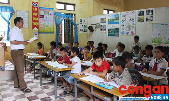 Trường Tiểu học Kim Lâm, xã Thanh Sơn, huyện Thanh Chương vẫn tiến hành tổ chức dạy phụ đạo hoàn toàn miễn phí cho các em trong các buổi chiều từ thứ 2 đến thứ 6 (trừ chiều thứ 4)