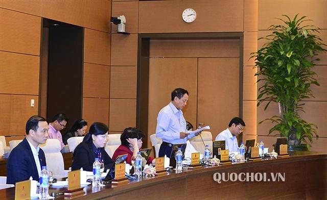 Chủ nhiệm Ủy ban Quốc phòng - An ninh Võ Trọng Việt trình bày Báo cáo thẩm tra