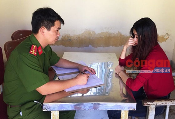 Công an tỉnh Hà Tĩnh lấy lời khai đối tượng Lê Thị Hà Phương tại cơ quan CSĐT