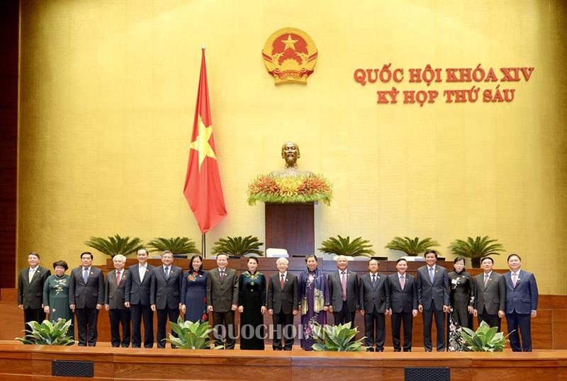 Chủ tịch nước Nguyễn Phú Trọng chụp ảnh lưu niệm với Ủy ban Thường vụ Quốc hội