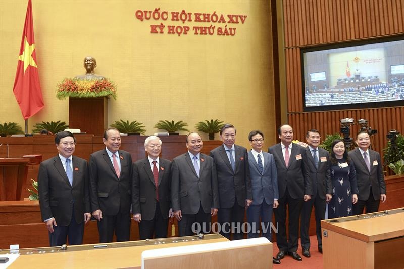 Chủ tịch nước Nguyễn Phú Trọng chụp ảnh lưu niệm với Thủ tướng và các thành viên Chính phủ
