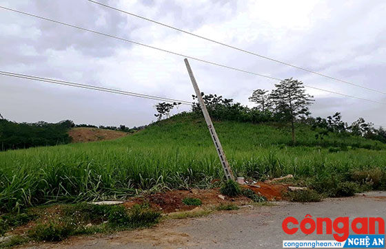 Hiện trường vụ trồng cột viễn thông dưới hành lang an toàn lưới điện tại huyện Quỳ Hợp khiến 7 người thương vong (tháng 6/2018)