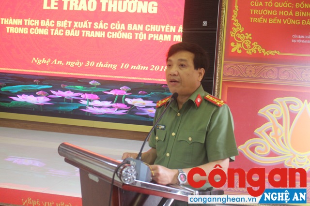 Đại tá Hồ Văn Tứ, Phó Bí thư Đảng ủy, Phó Giám đốc Công an tỉnh phát biểu chỉ đạo tại buổi lễ trao thưởng