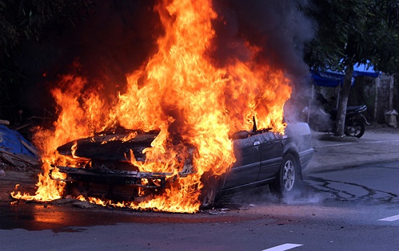 Tạo thói quen kiểm tra xe thường xuyên sẽ giúp người dùng phát hiện sớm những nguy cơ gây cháy nổ xe - Ảnh minh họa.
