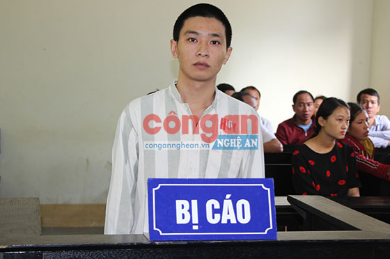 Phạm nhân Nguyễn Văn Huy tại tòa