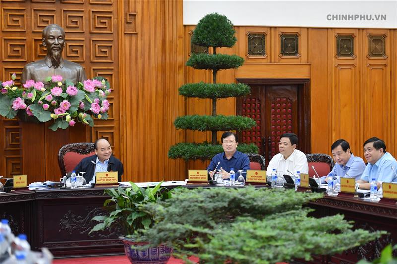 Phó Thủ tướng Trịnh Đình Dũng phát biểu tại cuộc họp. - Ảnh: VGP/Quang Hiếu