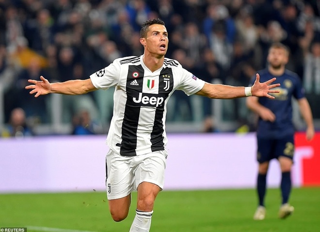 Ronaldo ghi bàn giúp Juve vượt lên dẫn trước.