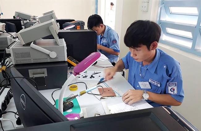 Sinh viên trường Cao đẳng kỹ thuật Cao Thắng (TP Hồ Chí Minh) trong cuộc thi giỏi tay nghề 2018.