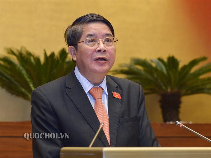 Chủ nhiệm Ủy ban Tài chính - Ngân sách của Quốc hội Nguyễn Đức Hải trình bày báo cáo trước Quốc hội