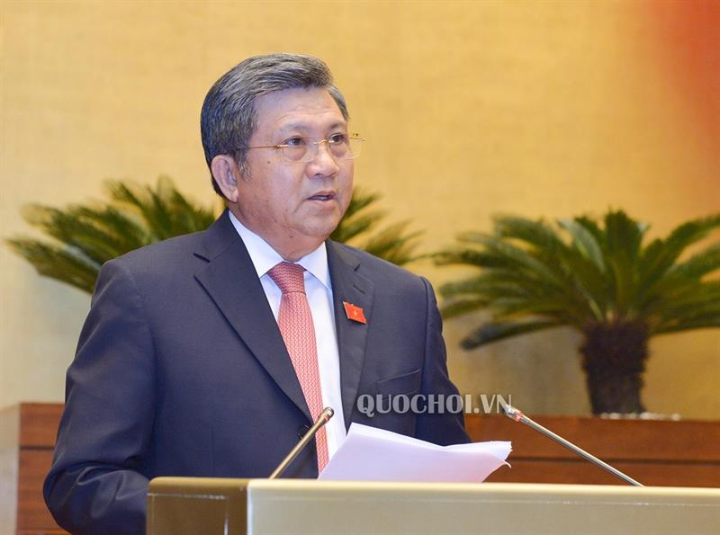 Chủ nhiệm Ủy ban Đối ngoại Nguyễn Văn Giàu báo cáo trước Quốc hội