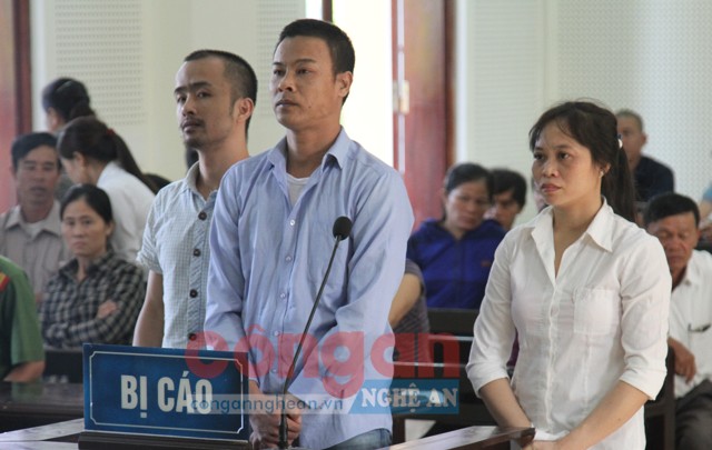3 bị cáo Võ Văn Hà, Nguyễn Xuân Chiến và Nguyễn Thị Vinh  tại phiên tòa