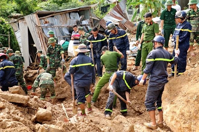 CBCS Phòng Cảnh sát PCCC, Cánh sát cơ động Công an Khánh Hòa cứu nạn, tìm kiếm thi thể người mất tích bên chân núi ở xã Phước Đồng, TP Nha Trang