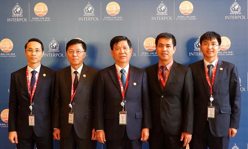 Đoàn đại biểu Bộ Công an Việt Nam do Thứ trưởng Nguyễn Văn Sơn làm Trưởng đoàn tham dự Kỳ họp Đại hội đồng Interpol lần thứ 87 tại thành phố Dubai, Các Tiểu Vương quốc A-rập Thống nhất.