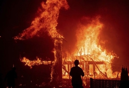 Số người thiệt mạng do cháy rừng ở California, Mỹ, đã lên tới 84 người (Ảnh: KT)