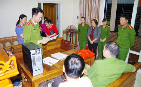 Cơ quan Cảnh sát điều tra công bố Lệnh bắt tạm giam và khám xét nơi ở bị can Nguyễn Thị Thoa.