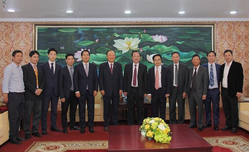 Thứ trưởng Nguyễn Văn Thành; Chủ tịch Lee Dae Bong cùng các đại biểu.